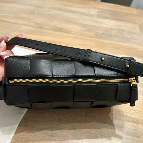 Bottega Veneta Brick Cassette Shoulder Bag - Picture 4 of 10